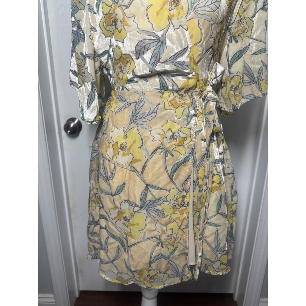 Karlie Wrap Dress S Yellow Floral Crushed Velvet Flutter Sleeve V-Neck Excellent - Picture 3 of 8